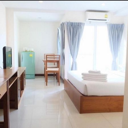 Oyo 1097 Thep Apartment Pattaya Exterior photo